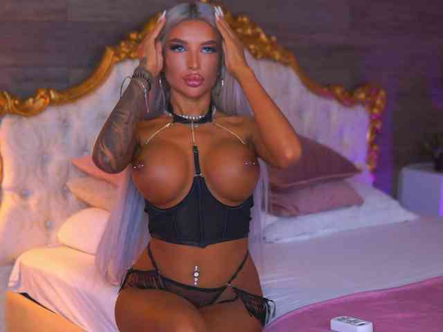 JuicyJessye webcam