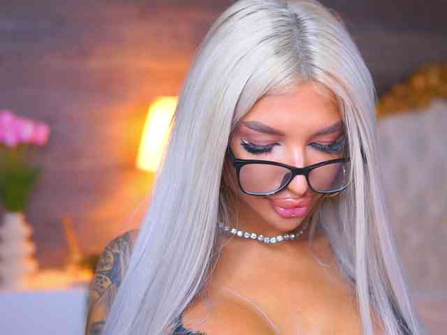 JuicyJessye webcam