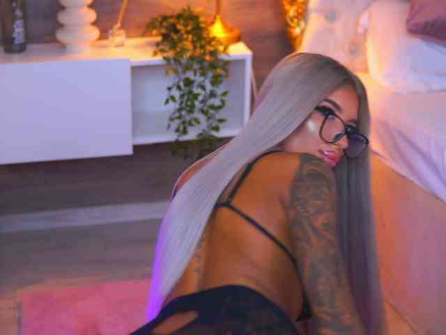 JuicyJessye webcam