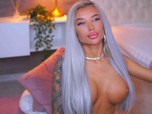 JuicyJessye webcam