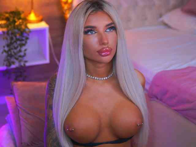 JuicyJessye webcam
