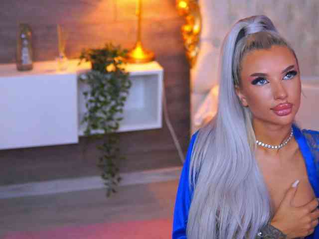 JuicyJessye webcam