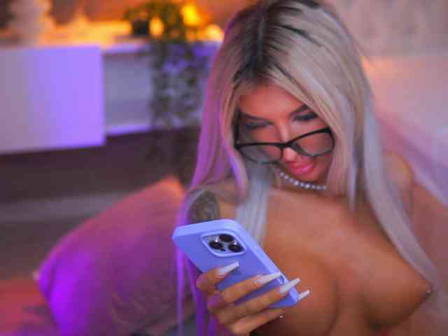 JuicyJessye Sex Cam Show