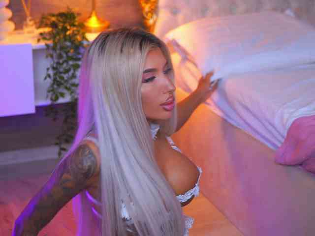 JuicyJessye webcam