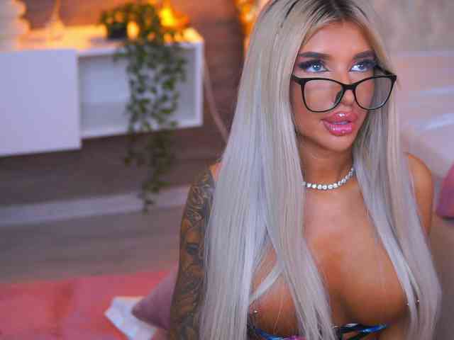 JuicyJessye Sex Cam Show