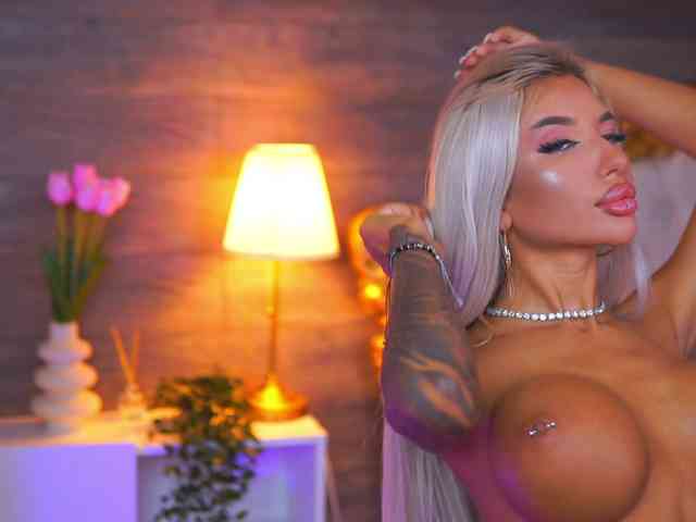 JuicyJessye webcam
