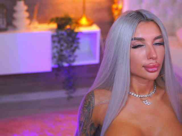 JuicyJessye webcam
