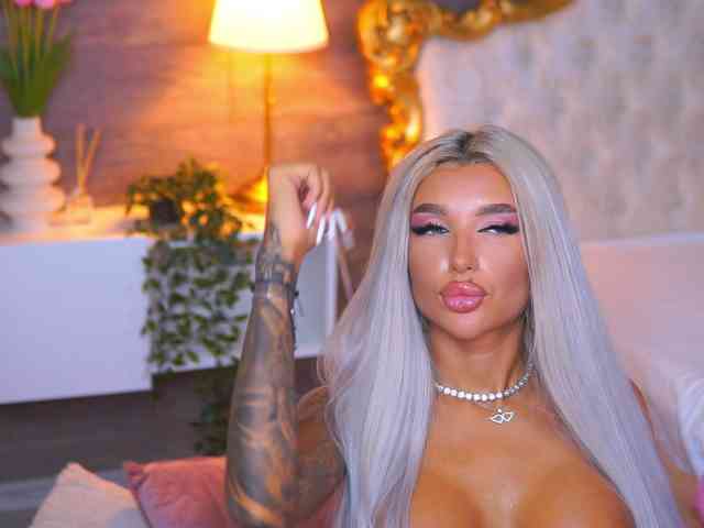JuicyJessye webcam