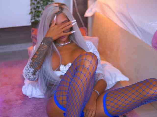 JuicyJessye webcam