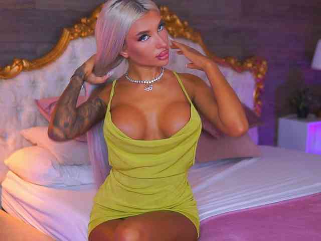 JuicyJessye webcam