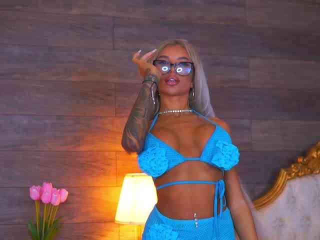 JuicyJessye webcam