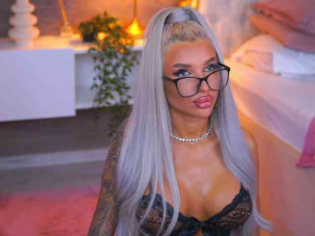 JuicyJessye webcam