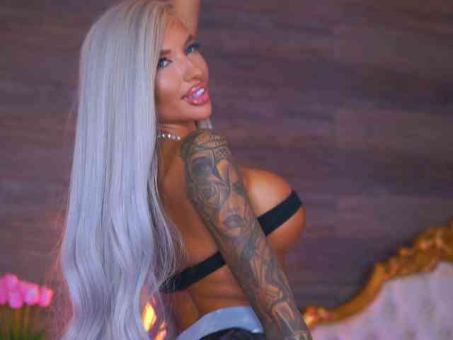 JuicyJessye webcam
