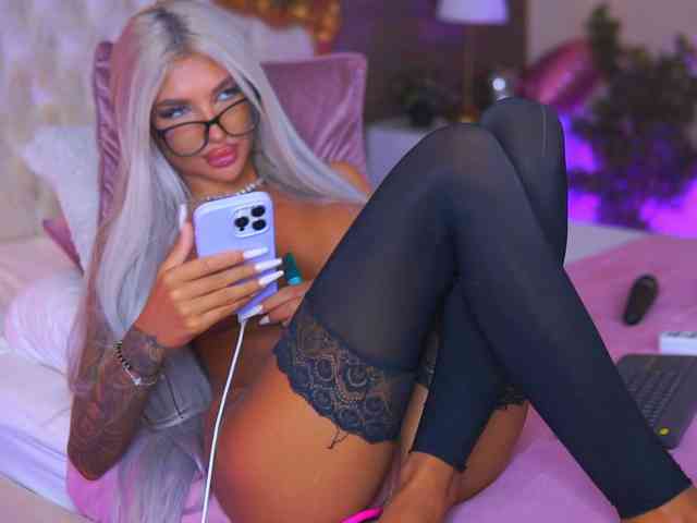 JuicyJessye webcam