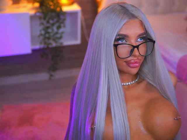 JuicyJessye webcam