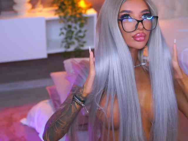 JuicyJessye webcam