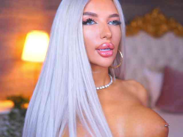 JuicyJessye webcam