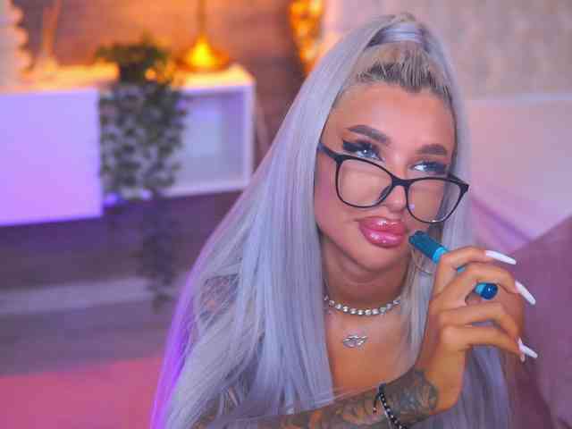 JuicyJessye webcam