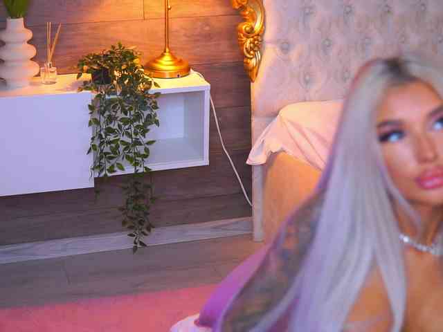 JuicyJessye webcam
