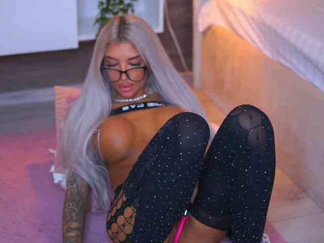 JuicyJessye webcam
