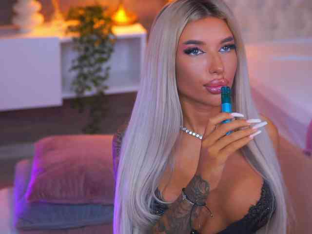 JuicyJessye webcam