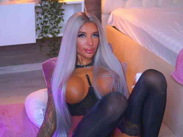 JuicyJessye webcam