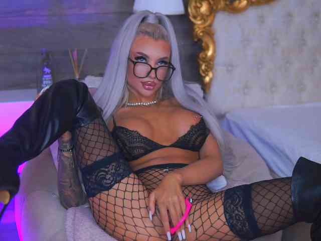 JuicyJessye webcam