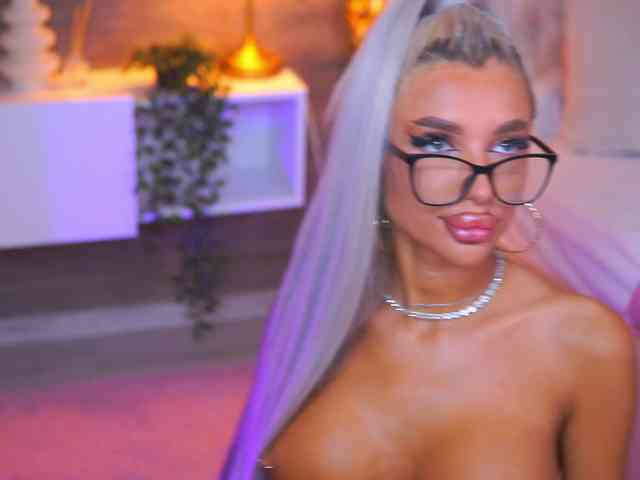 JuicyJessye webcam