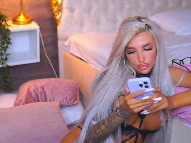 JuicyJessye webcam