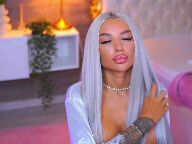 JuicyJessye webcam