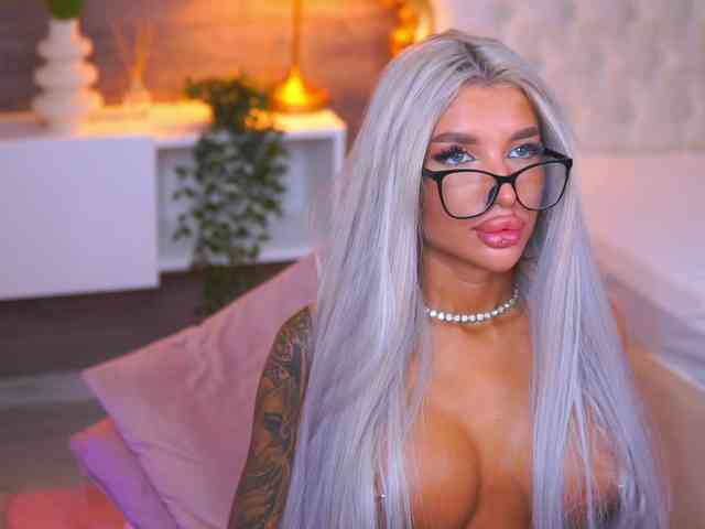 JuicyJessye webcam