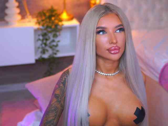 JuicyJessye webcam