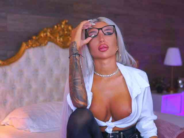 JuicyJessye webcam