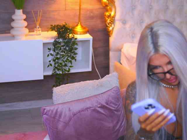 JuicyJessye webcam