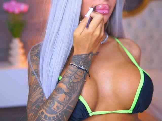 JuicyJessye webcam