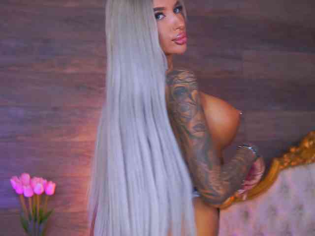 JuicyJessye webcam