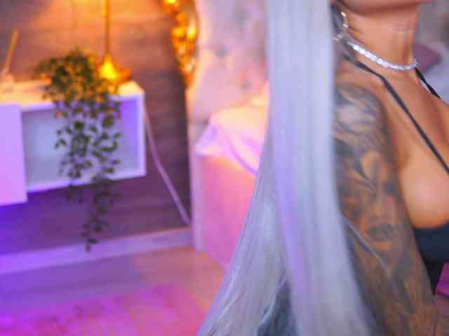 JuicyJessye webcam