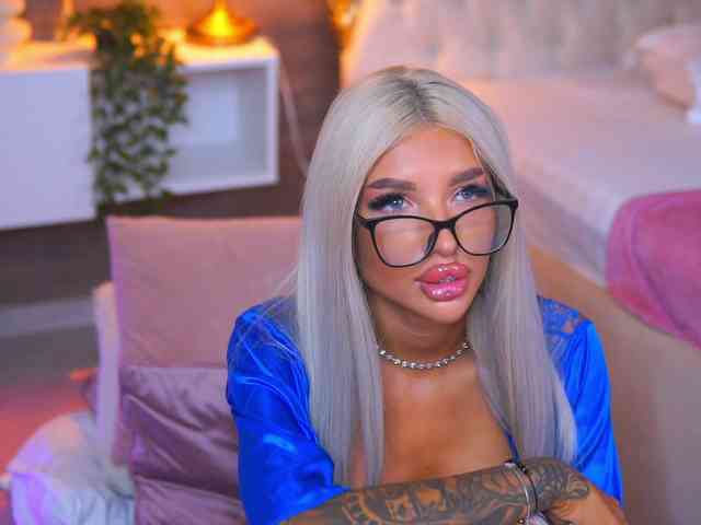 JuicyJessye webcam