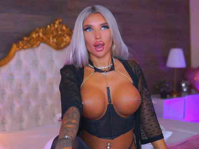 JuicyJessye webcam