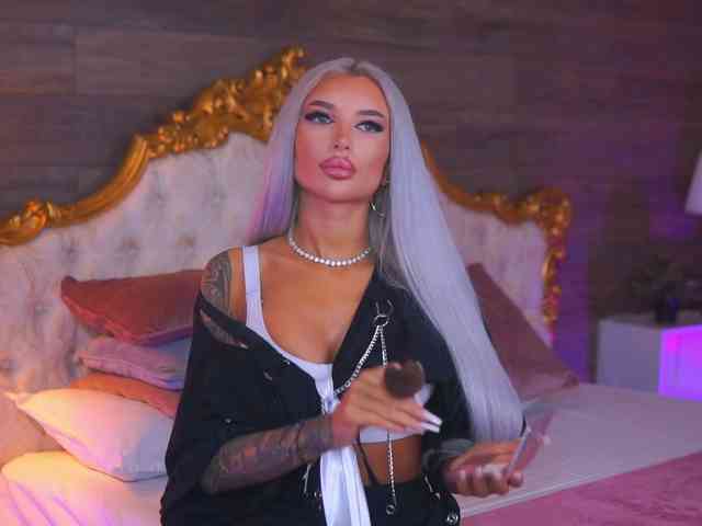 JuicyJessye webcam