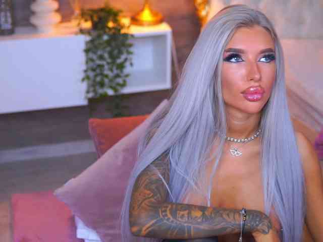 JuicyJessye webcam