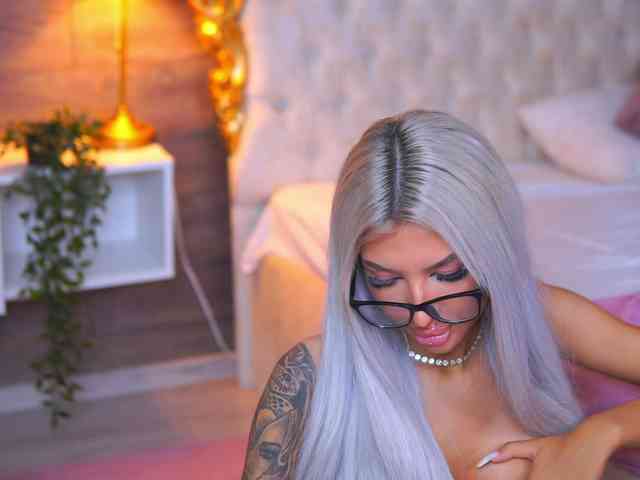 JuicyJessye webcam