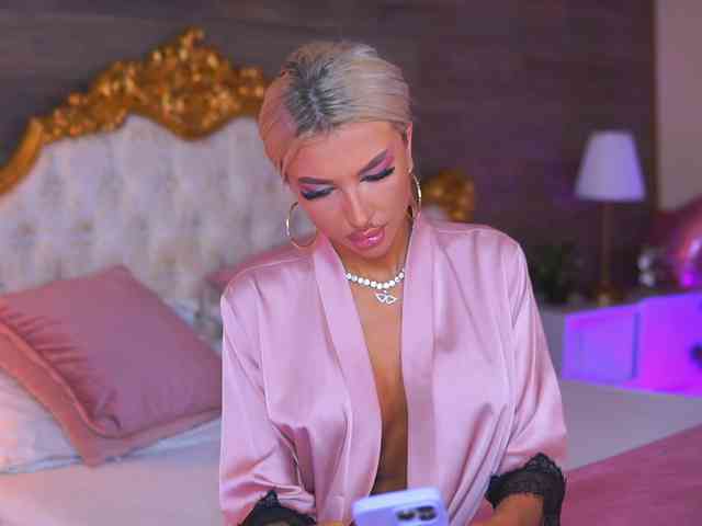 Model: JuicyJessye