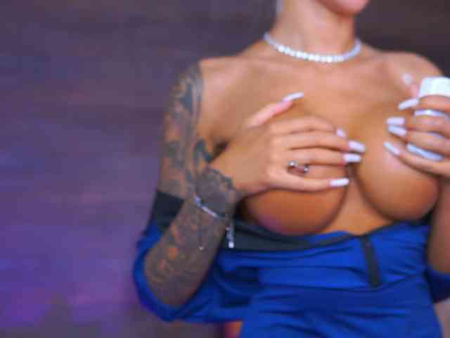 JuicyJessye webcam