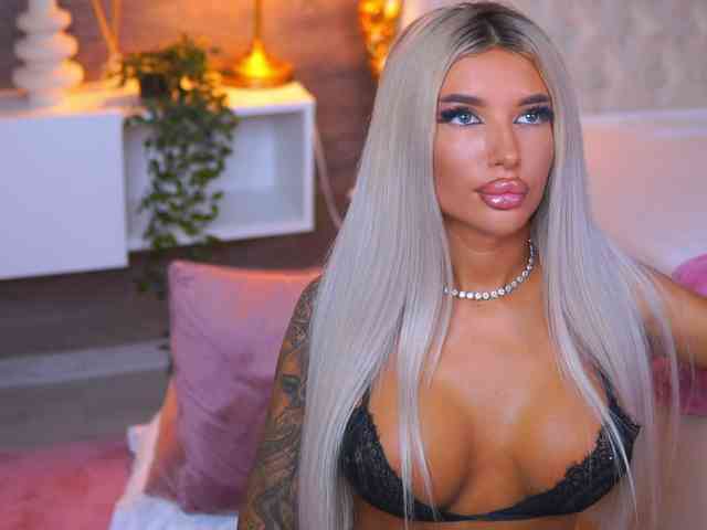JuicyJessye webcam