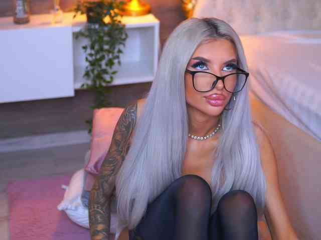 JuicyJessye webcam