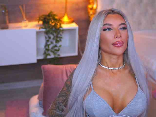 JuicyJessye webcam