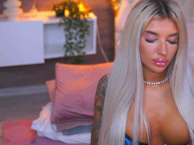 JuicyJessye webcam