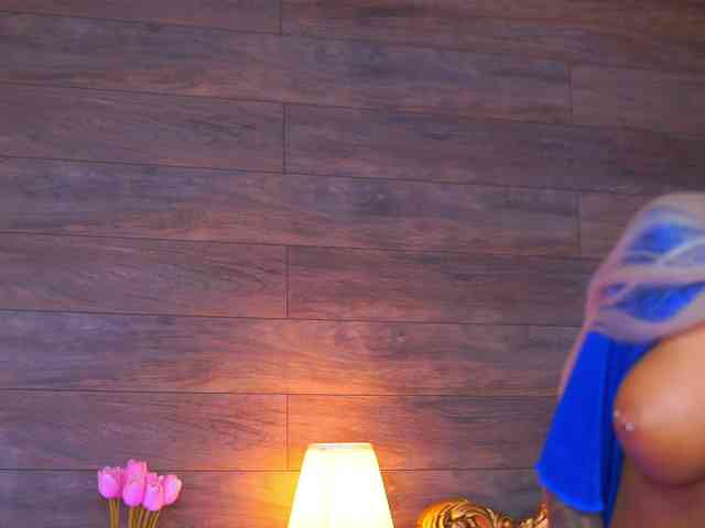 JuicyJessye webcam