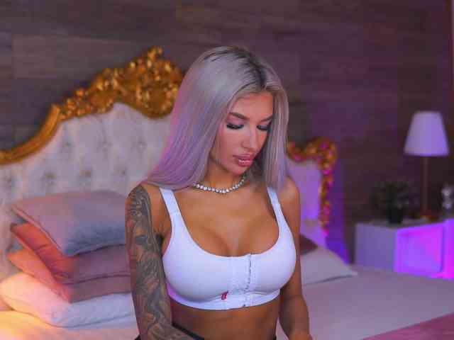 JuicyJessye webcam